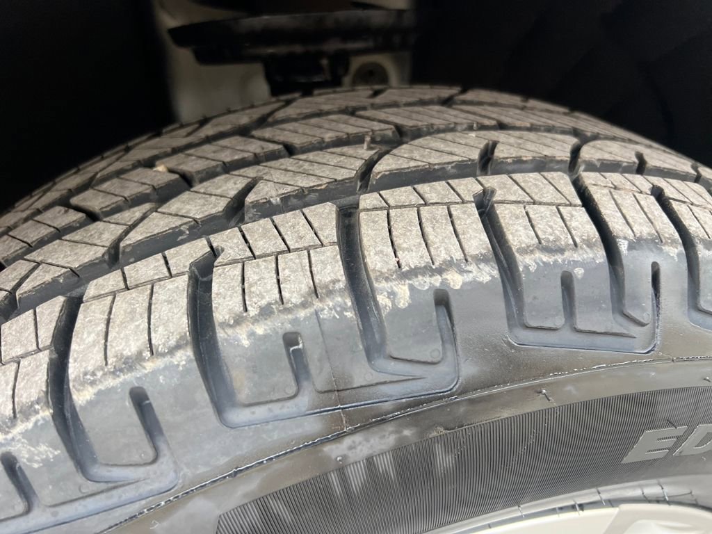 Used 2023 Chevrolet Traverse LT image 28