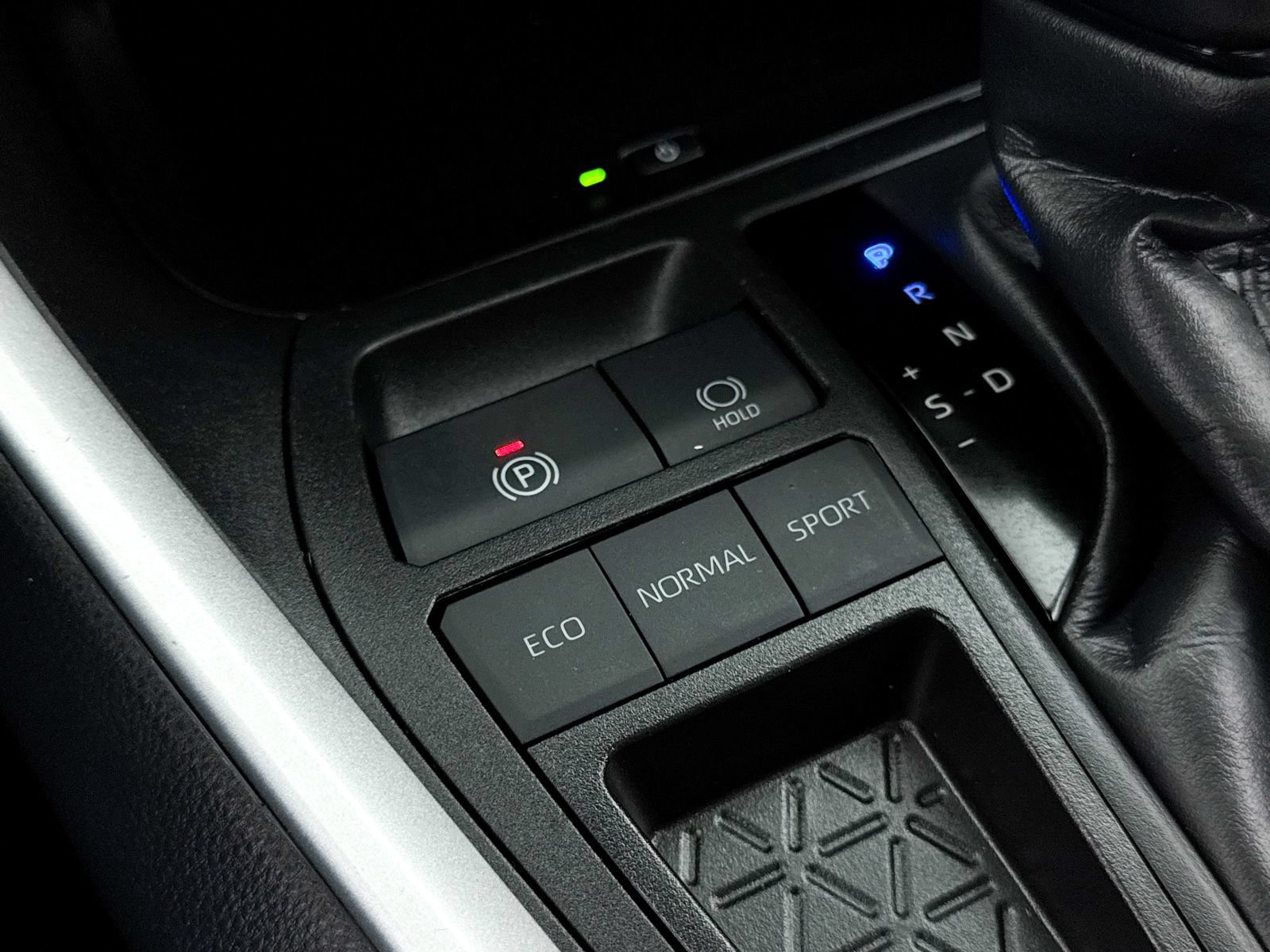 Used 2024 Toyota RAV4 XLE Premium w/ Weather Package FWD image 9