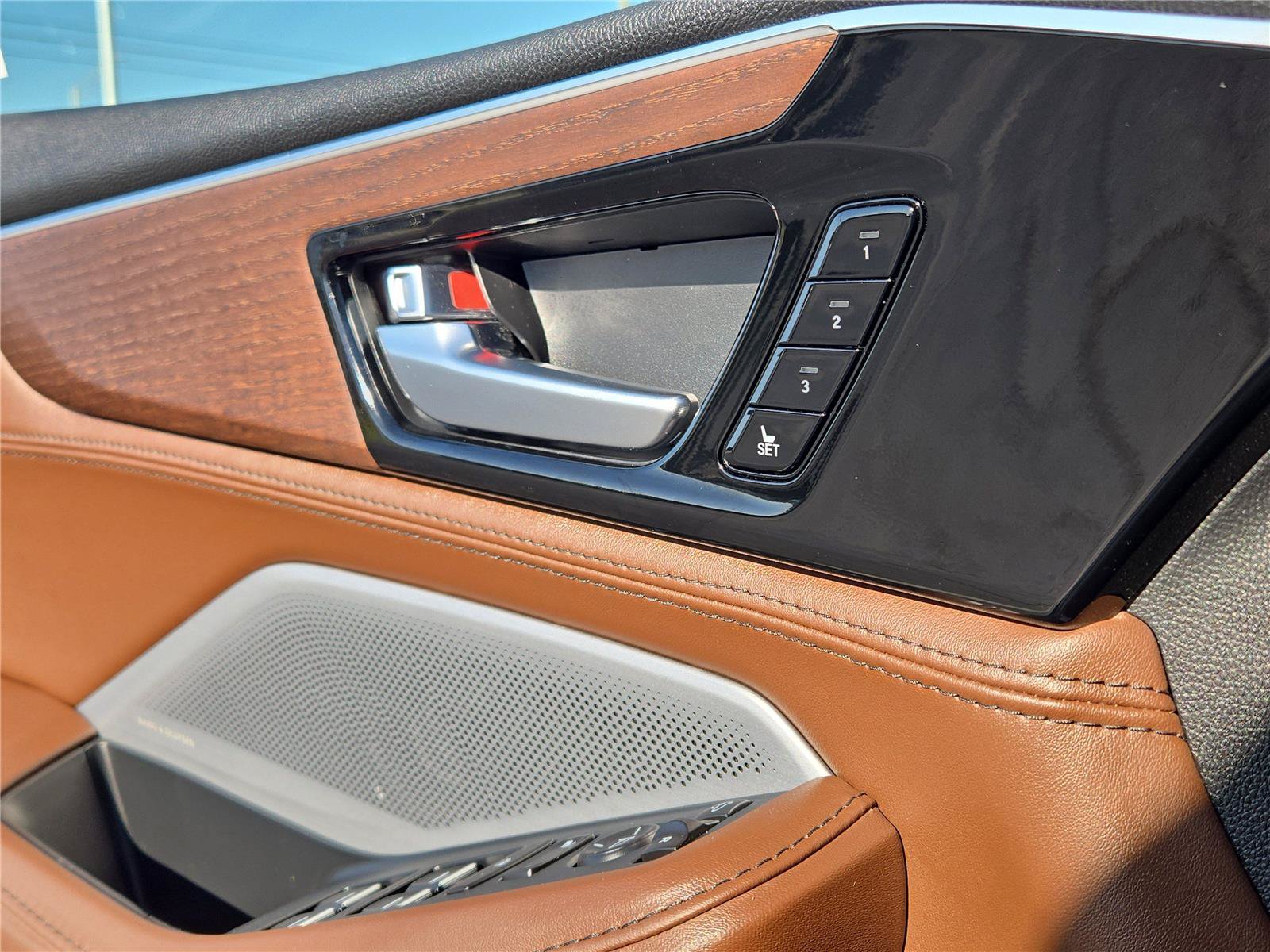 Certified 2025 Acura MDX SH-AWD w/ Advance Package image 18