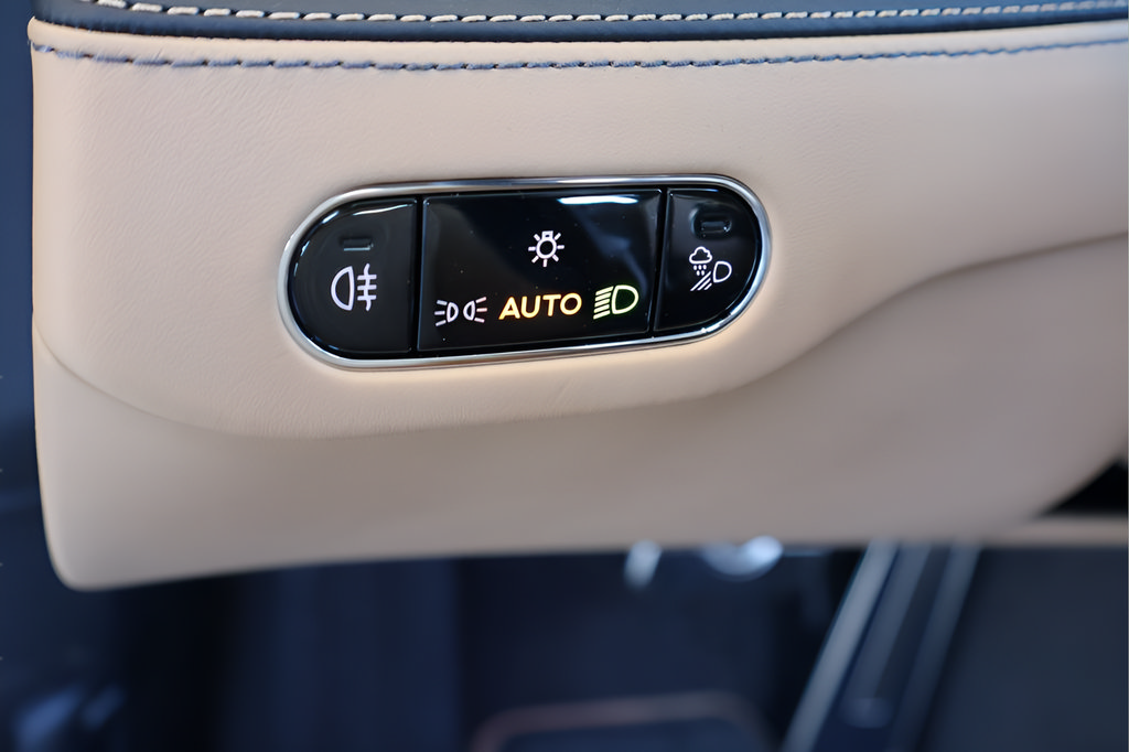 New 2026 Bentley Flying Spur Plug-In Hybrid AWD/4WD image 22