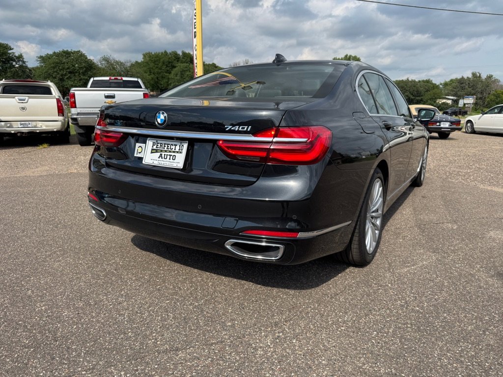 Used 2017 BMW 740i xDrive image 7