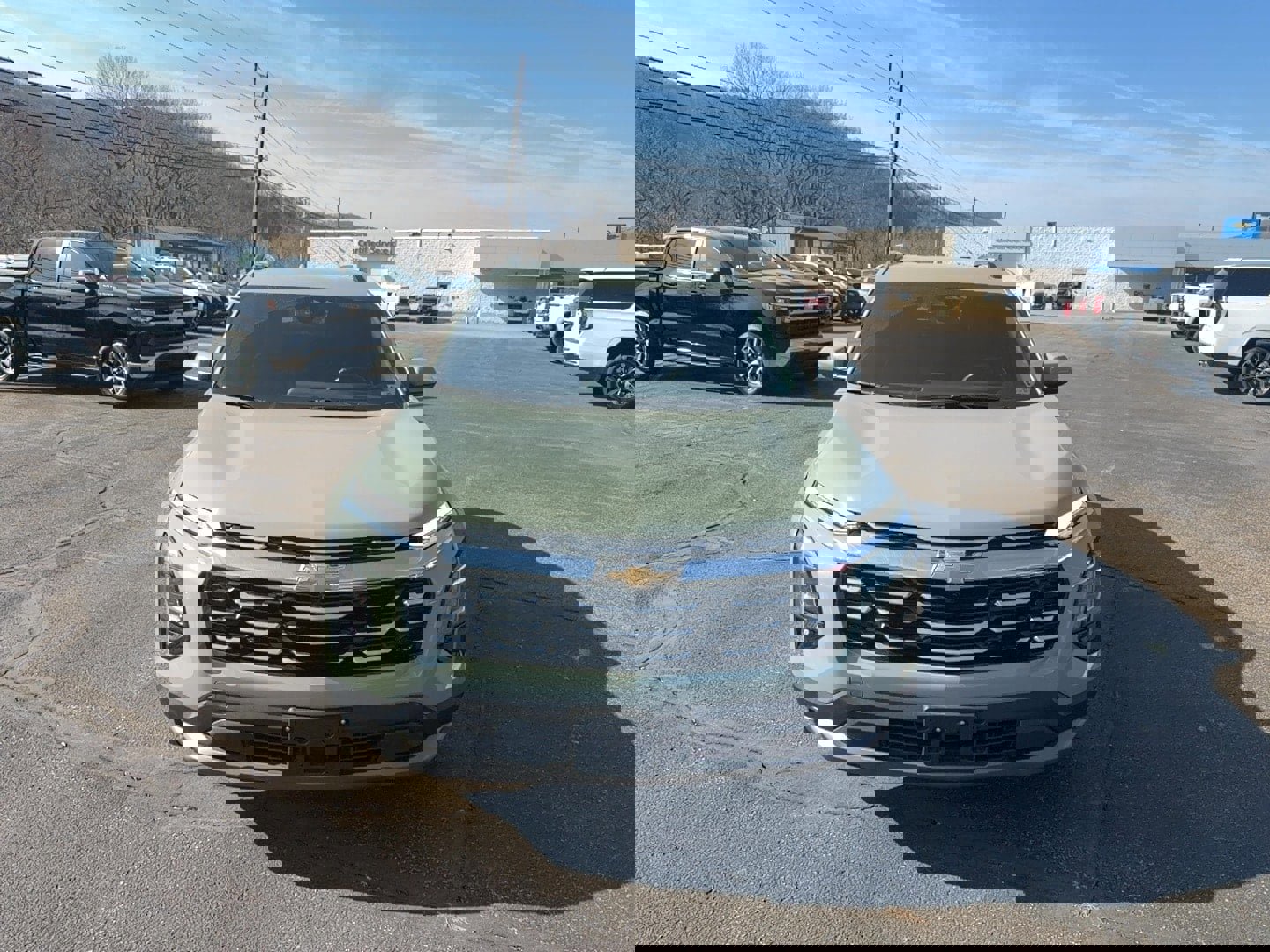 Used 2025 Chevrolet Equinox LT w/ Convenience Package II image 2