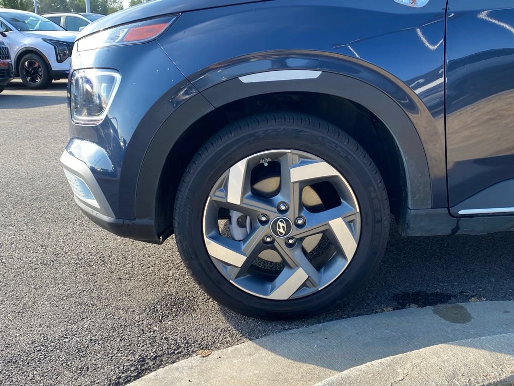 Used 2025 Hyundai Venue Limited FWD image 33