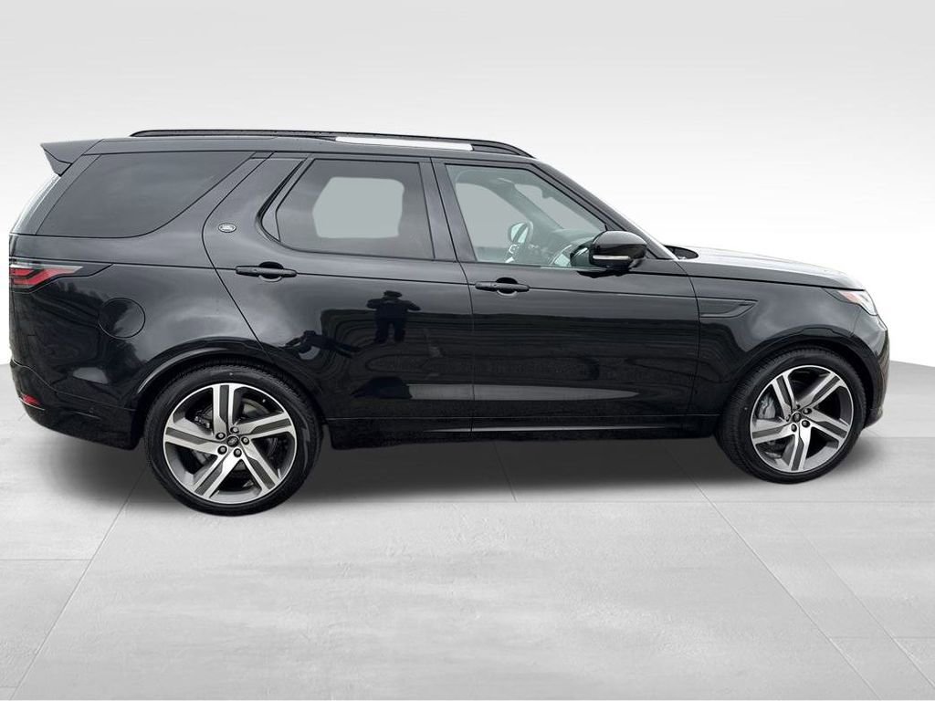 New 2024 Land Rover Discovery Dynamic SE image 6