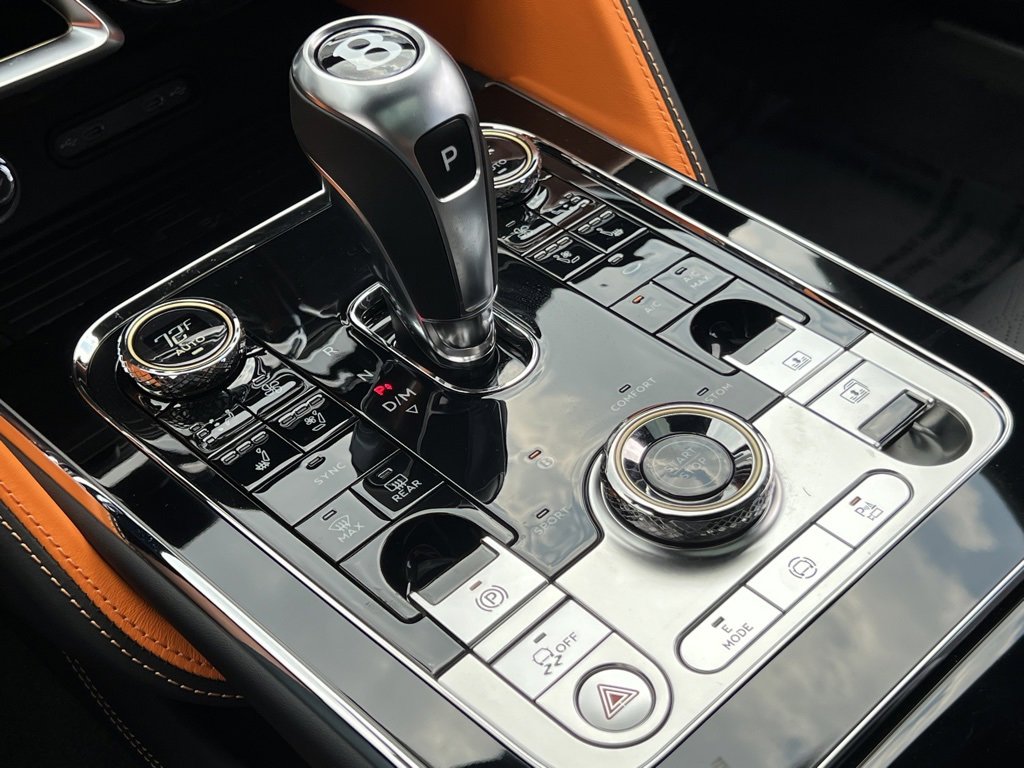 Certified 2025 Bentley Flying Spur Plug-In Hybrid image 31