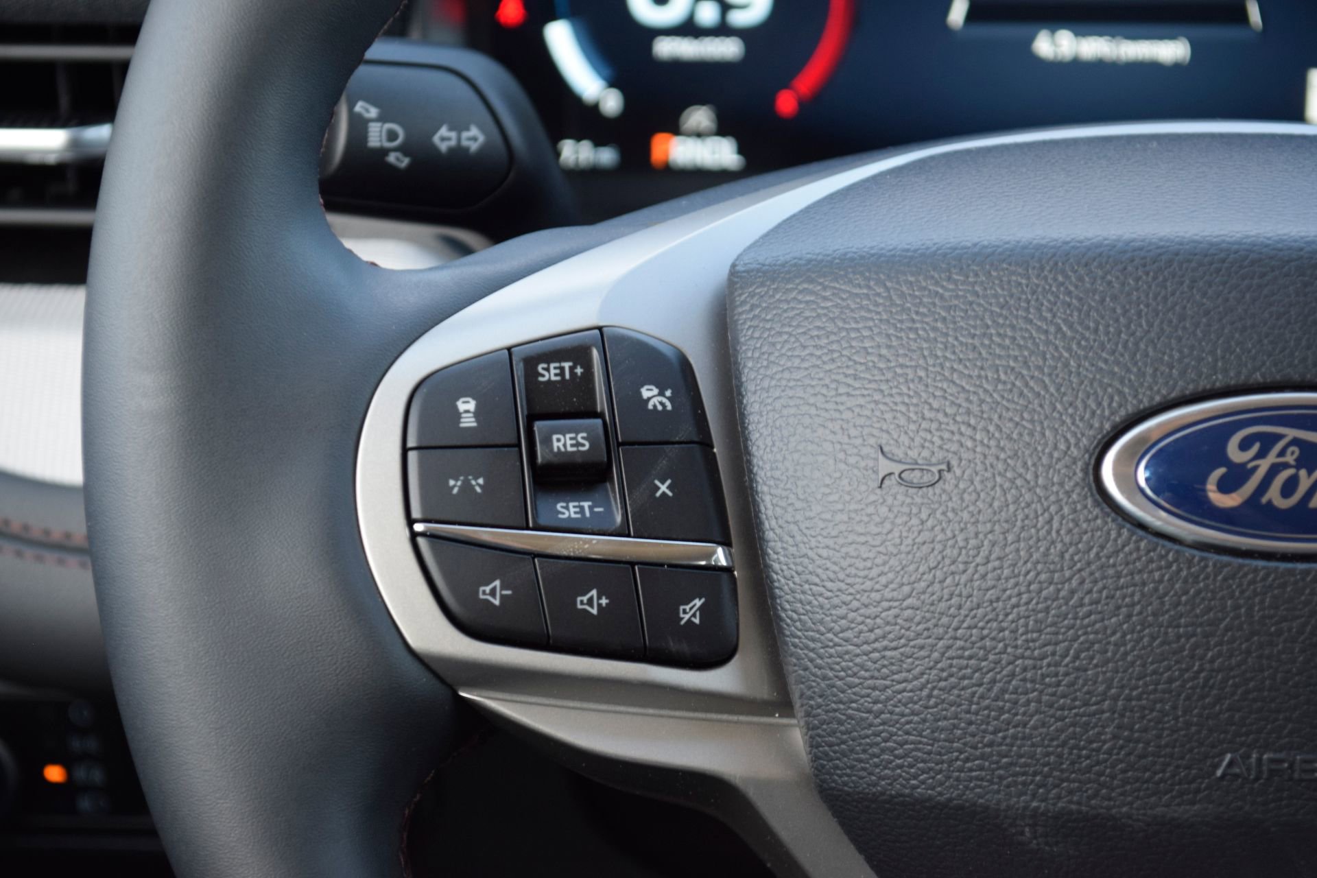 New 2026 Ford Explorer Active w/ Active Comfort Package image 9