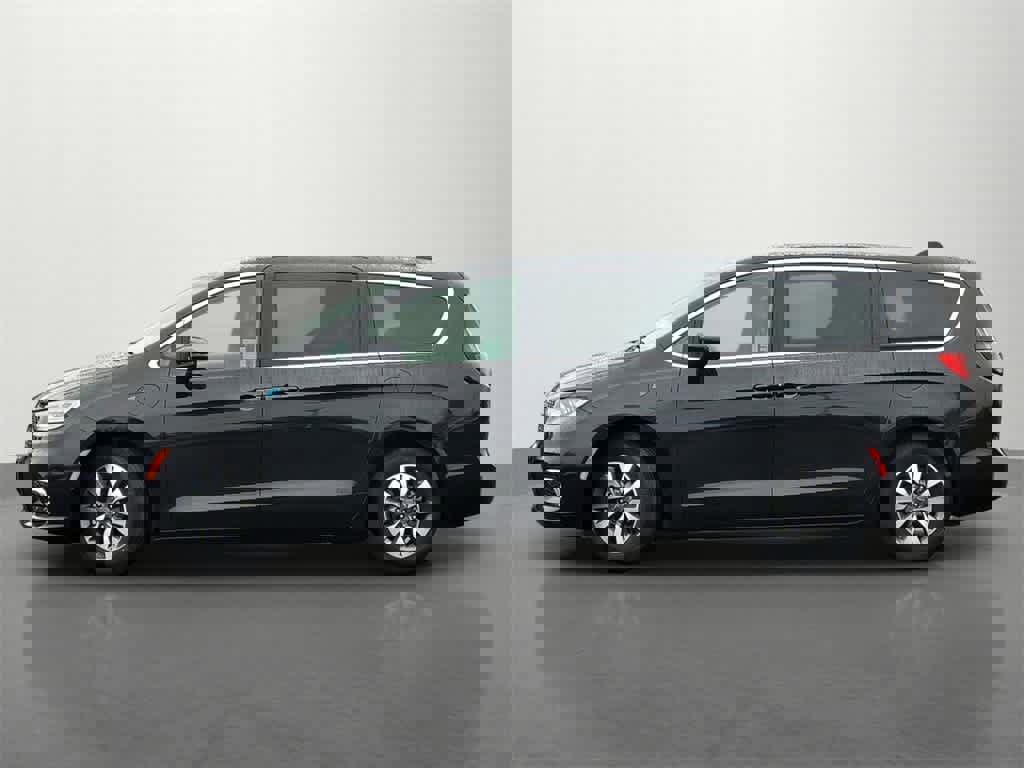 Used 2023 Chrysler Pacifica Touring-L image 3