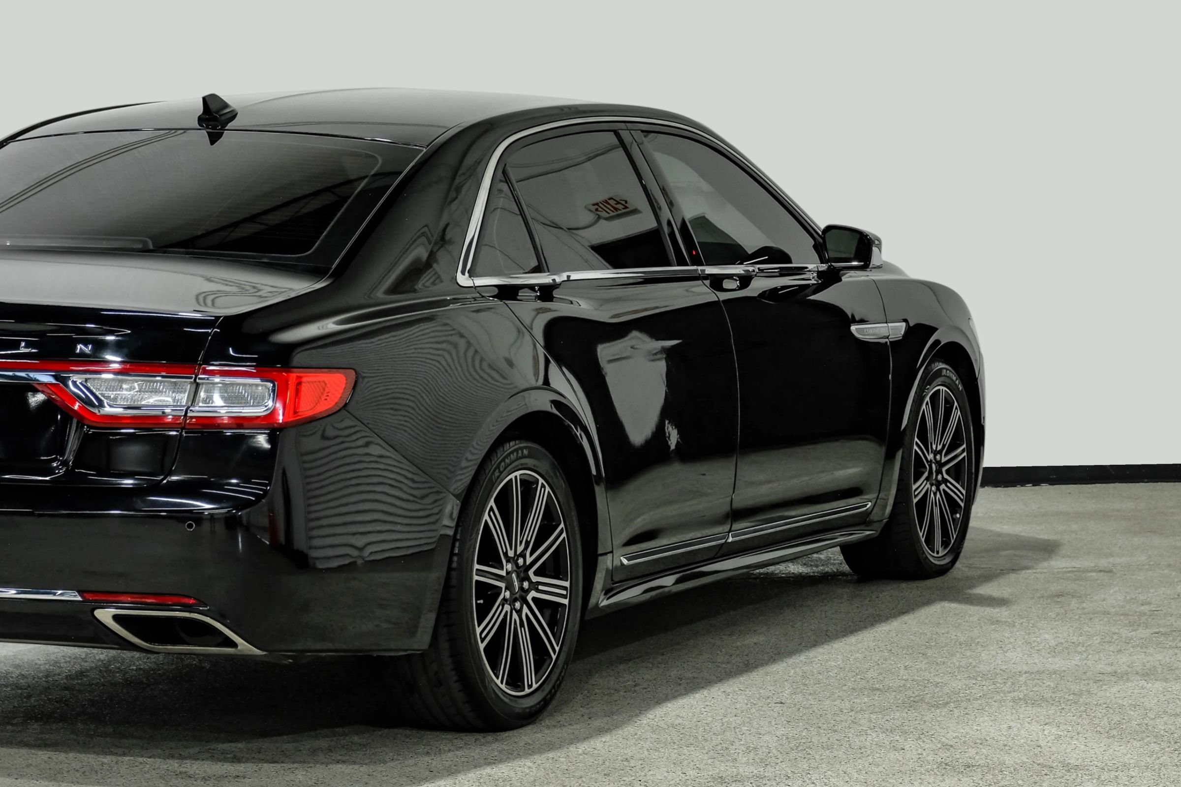 Used 2018 Lincoln Continental Reserve FWD image 15