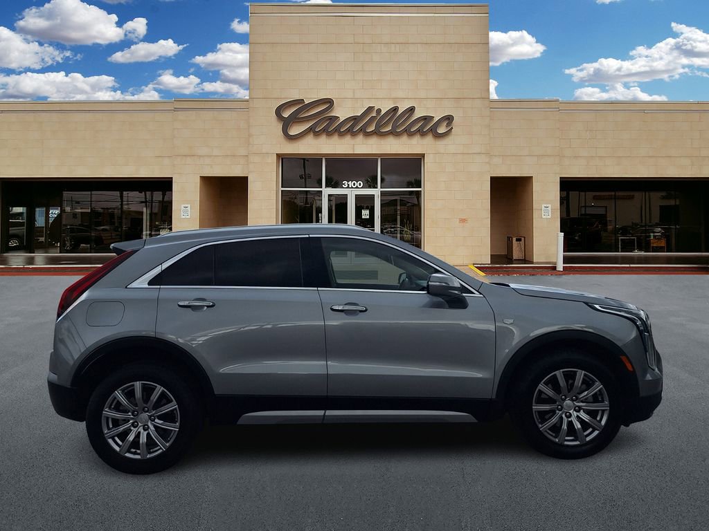 Used 2023 Cadillac XT4 Premium Luxury image 3