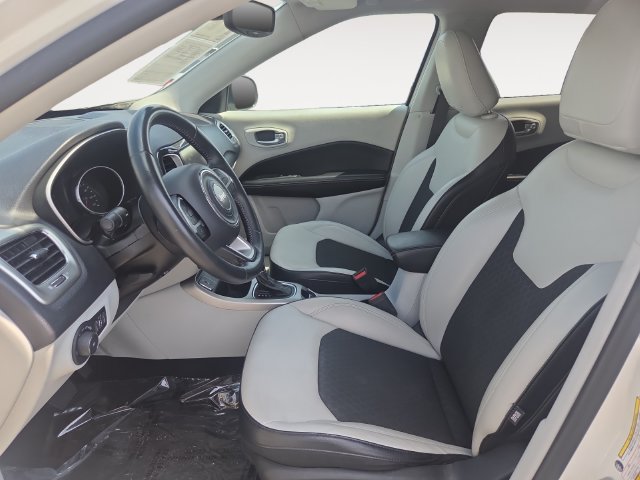 Used 2018 Jeep Compass Latitude w/ Popular Equipment Group FWD image 9