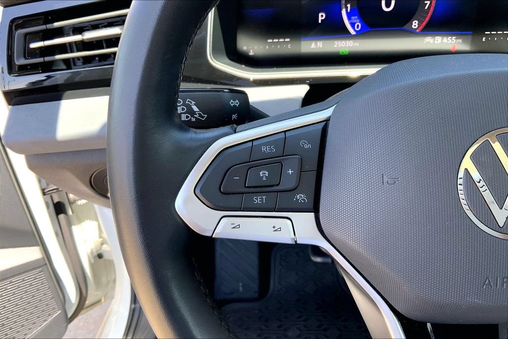 Certified 2025 Volkswagen Jetta SE w/ Sunroof Package FWD image 17