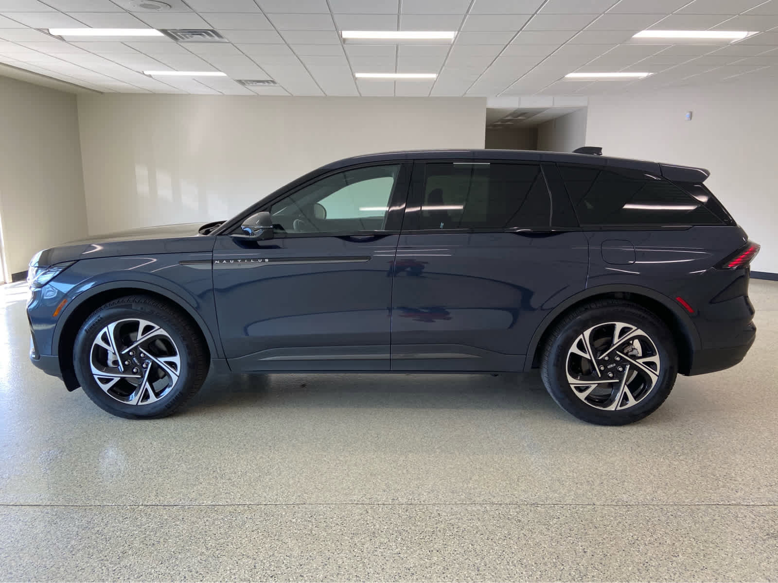 Used 2024 Lincoln Nautilus Premier w/ Equipment Group 102A image 13