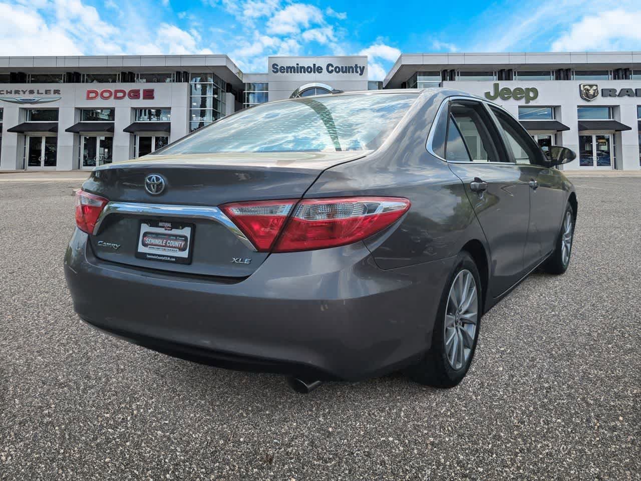 Used 2017 Toyota Camry XLE FWD image 8