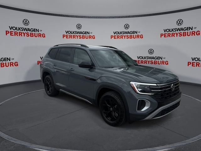 New 2026 Volkswagen Atlas Peak Edition image 2