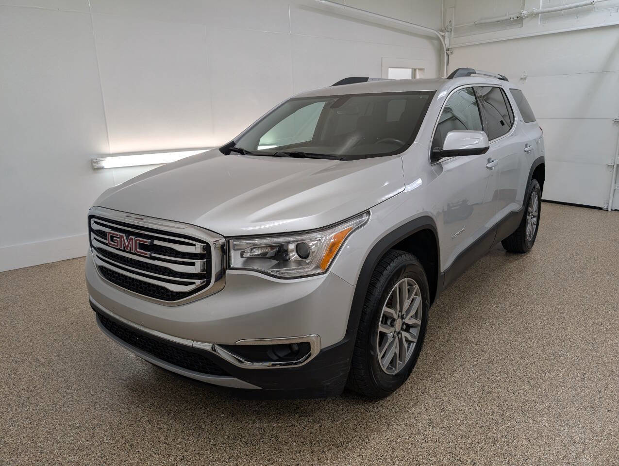 Used 2018 GMC Acadia SLE AWD/4WD image 2
