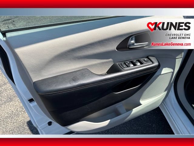Used 2019 Chrysler Pacifica Touring-L FWD image 13