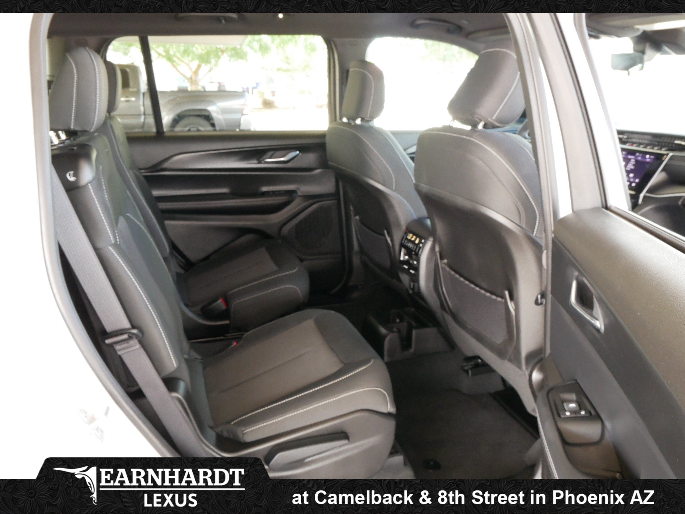 Used 2025 Jeep Grand Cherokee L Laredo RWD image 16