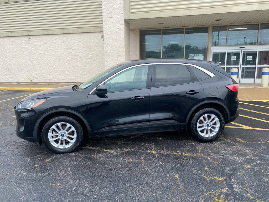 Used 2020 Ford Escape SE image 2