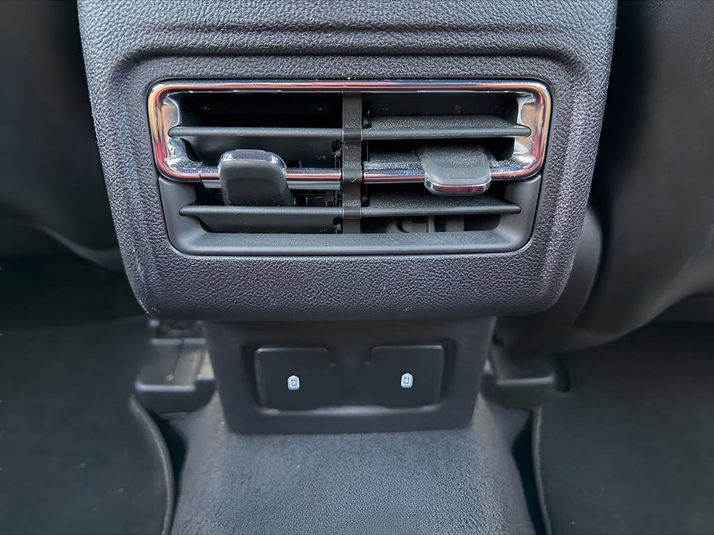 Used 2023 Lincoln Corsair Reserve image 12