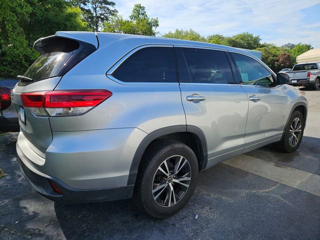 Used 2017 Toyota Highlander LE FWD image 6
