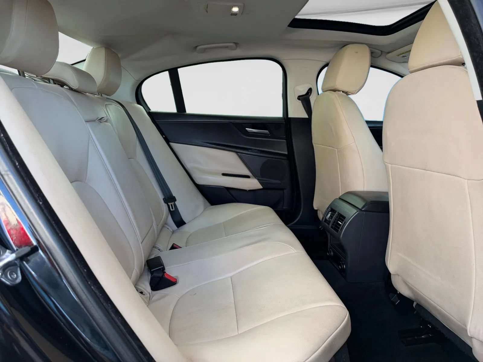 Used 2017 Jaguar XE RWD image 22