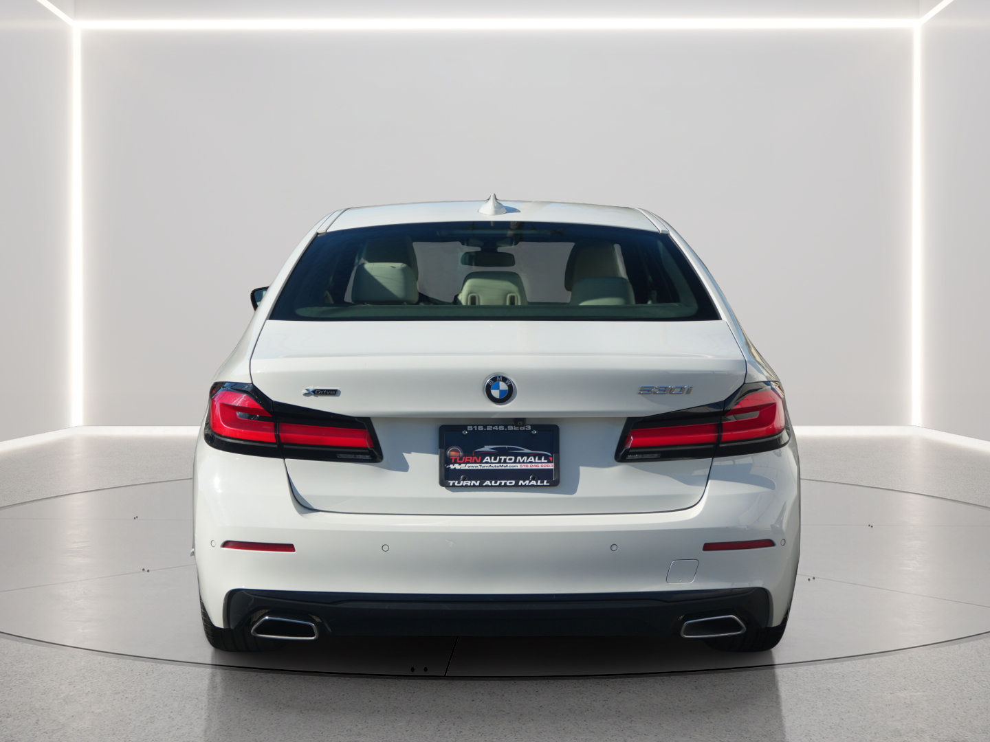Used 2023 BMW 530i xDrive w/ Premium Package AWD/4WD image 4