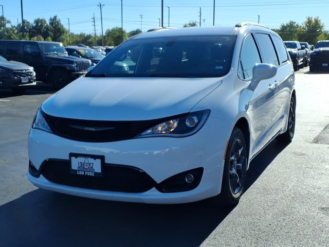 Used 2018 Chrysler Pacifica Touring Plus w/ S Appearance Package FWD image 2