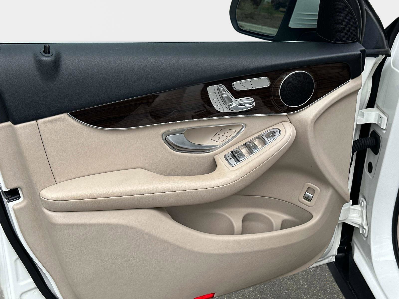 Used 2022 Mercedes-Benz GLC 300 image 17