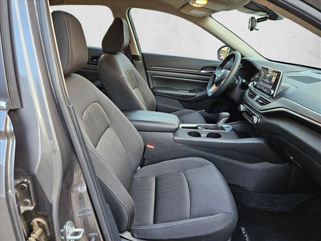 Used 2025 Nissan Altima 2.5 SV FWD image 17