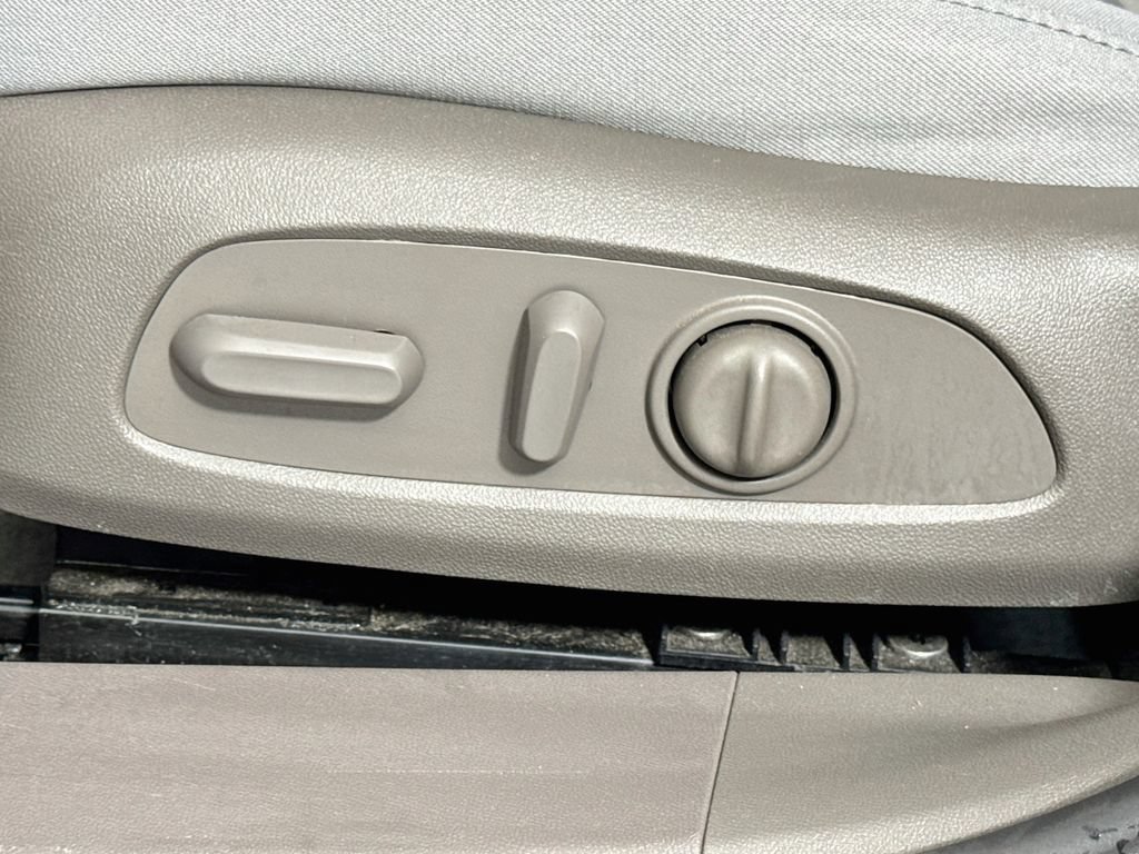 Used 2023 Chevrolet Malibu LT FWD image 13