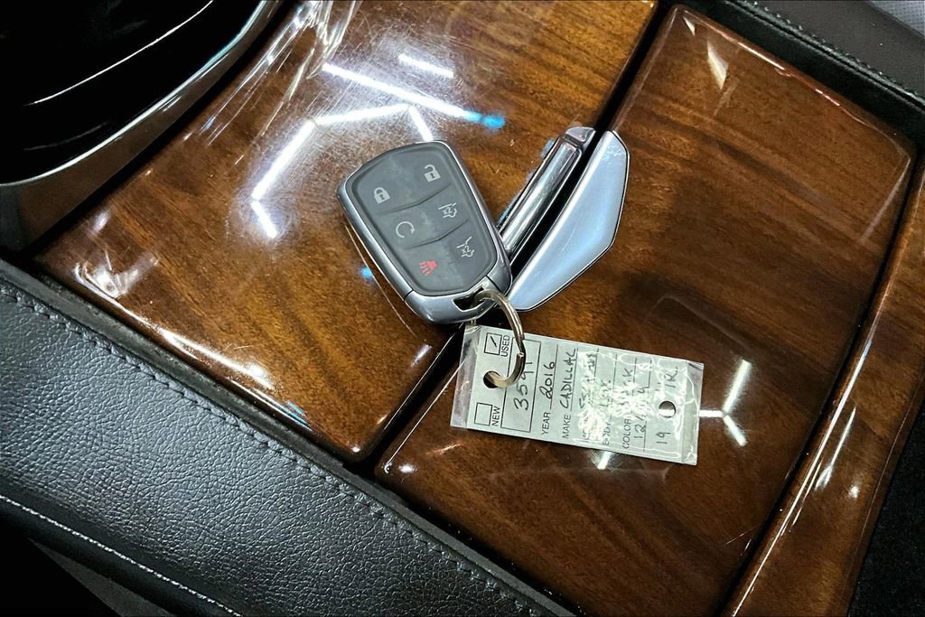 Used 2016 Cadillac Escalade Luxury image 38
