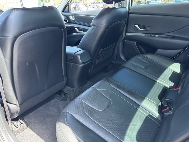 Used 2023 Hyundai Elantra Limited FWD image 17