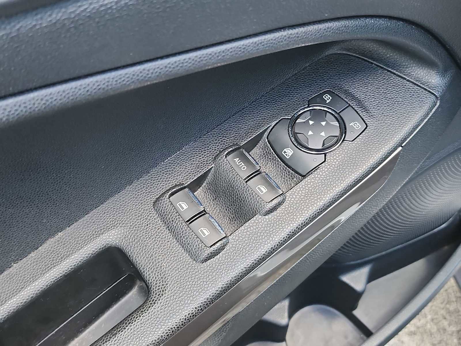 Used 2019 Ford EcoSport SE w/ SE Convenience Package image 14