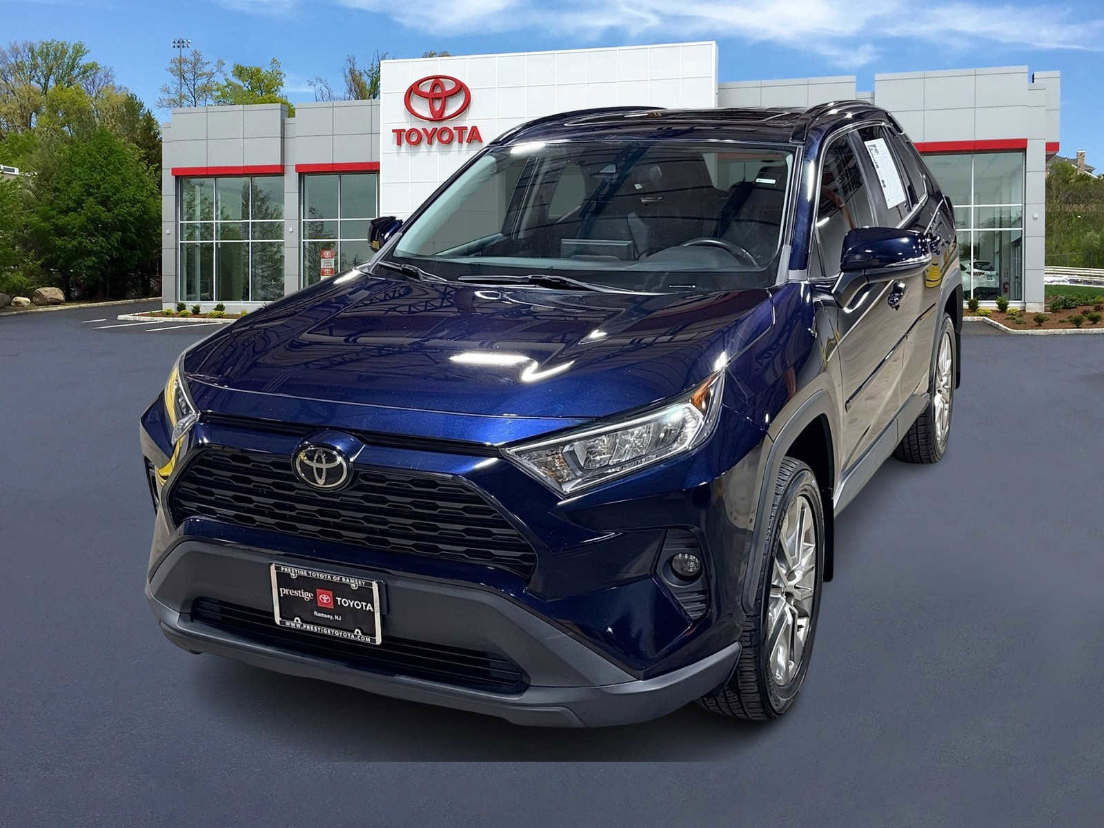 Certified 2020 Toyota RAV4 XLE Premium AWD/4WD image 1