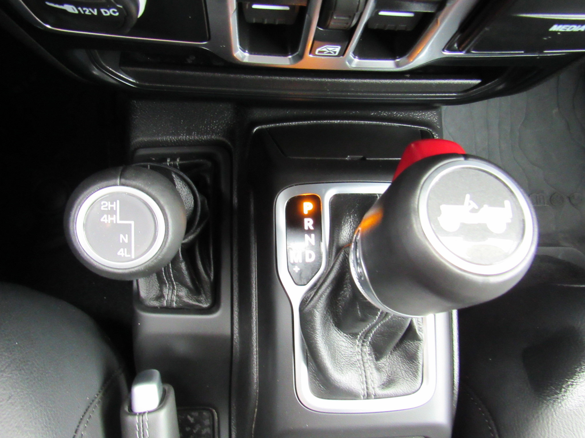 Used 2024 Jeep Wrangler Sahara w/ Safety Group image 26