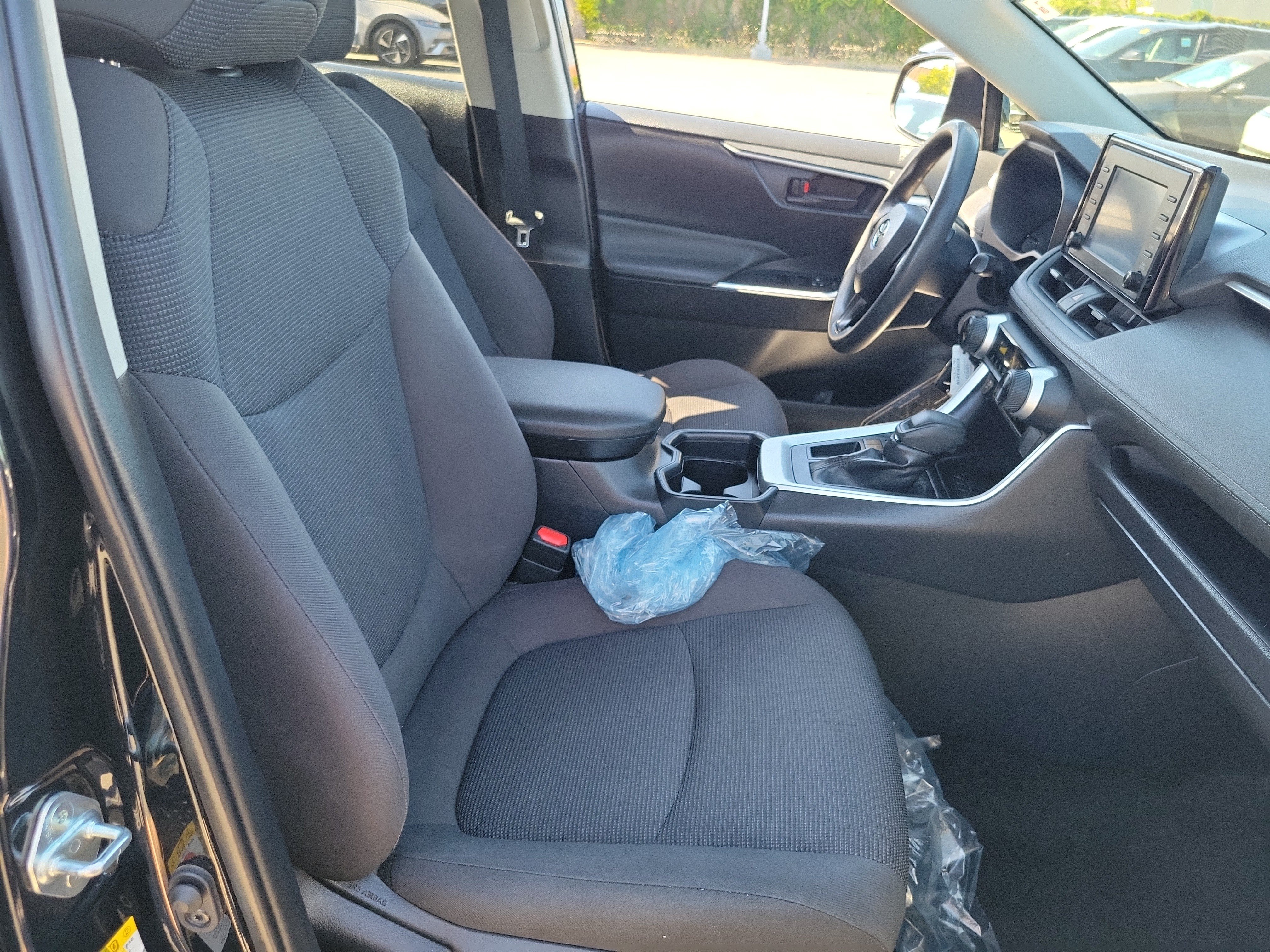 Used 2019 Toyota RAV4 LE w/ Carpet Mat Package FWD image 20