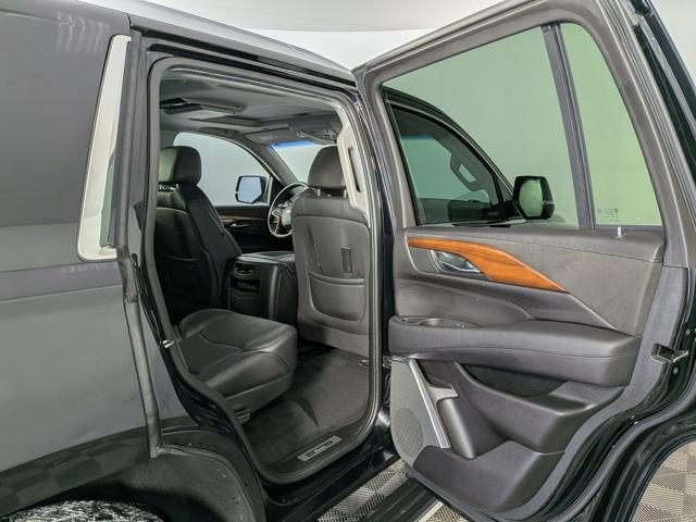 Used 2017 Cadillac Escalade Premium Luxury w/ LPO, Radiant Package image 41