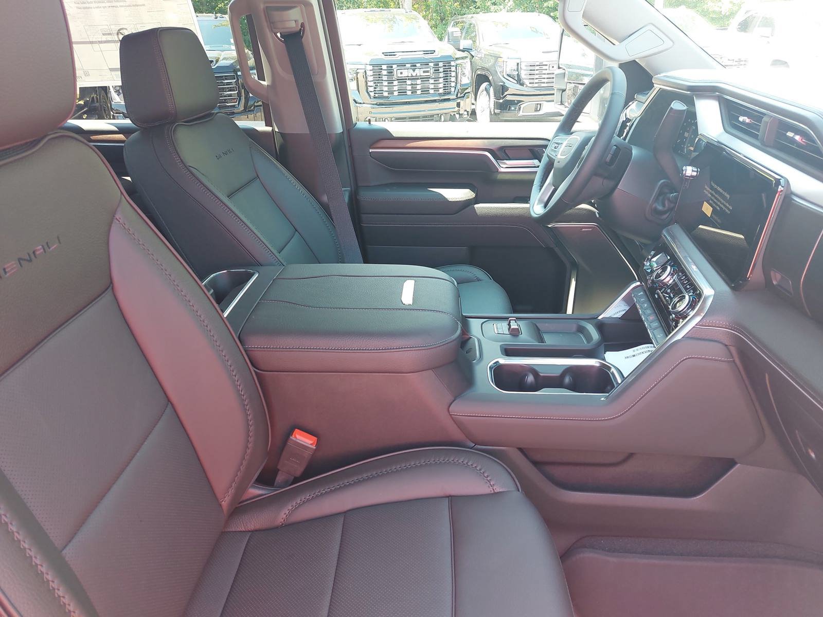 New 2026 GMC Sierra 2500 Denali w/ Denali Reserve Package AWD/4WD image 10