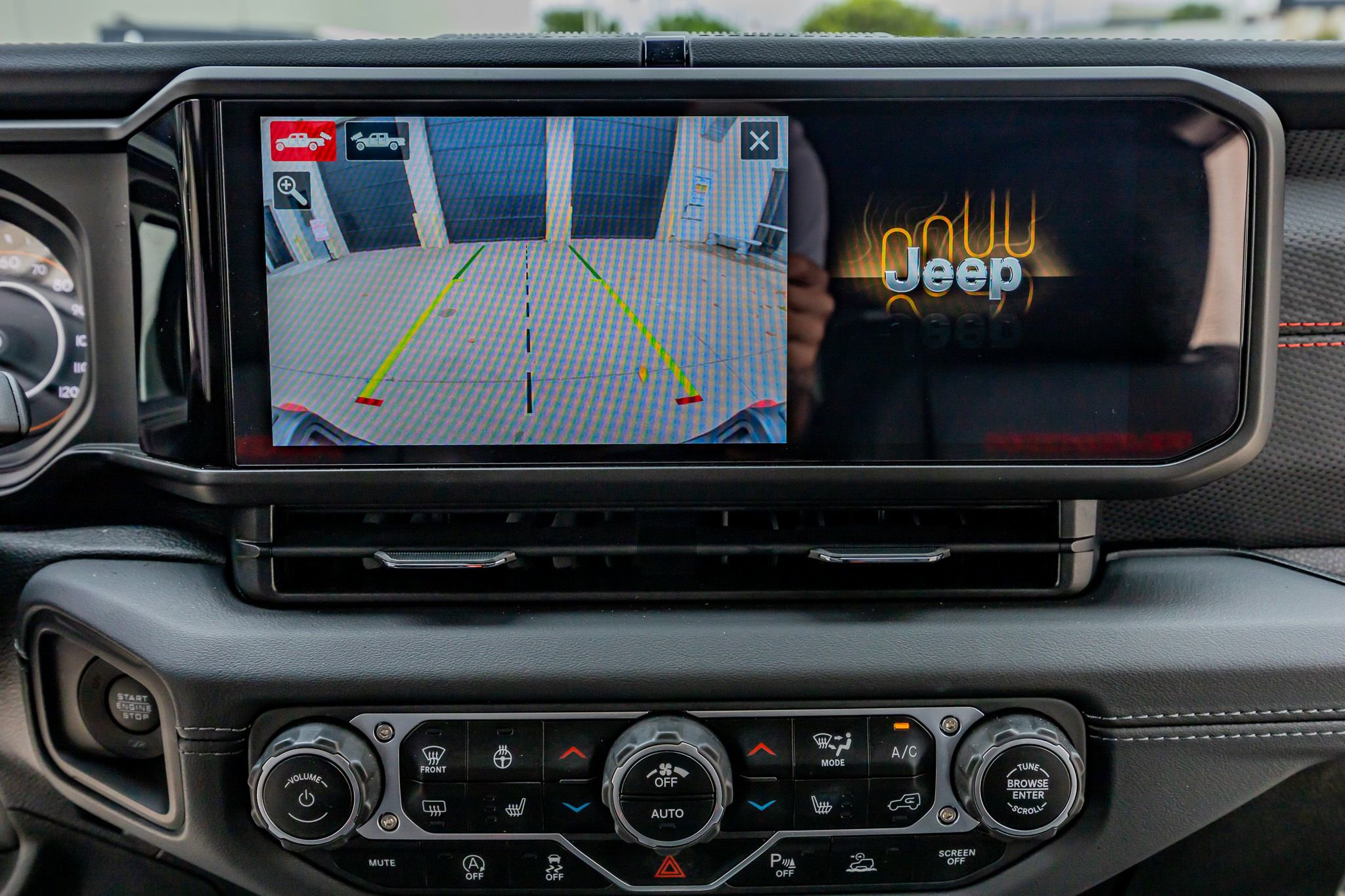 Used 2024 Jeep Gladiator Rubicon AWD/4WD image 25