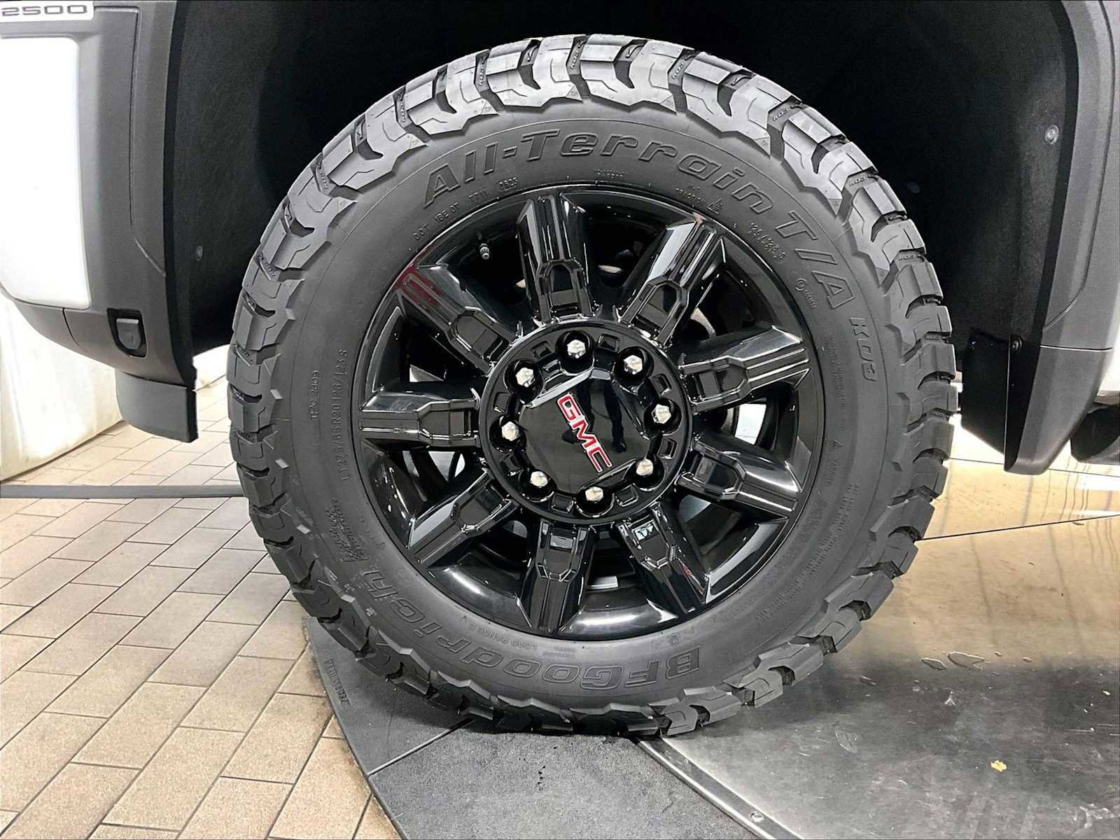 Used 2024 GMC Sierra 2500 AT4 w/ AT4 Premium Plus Package image 11