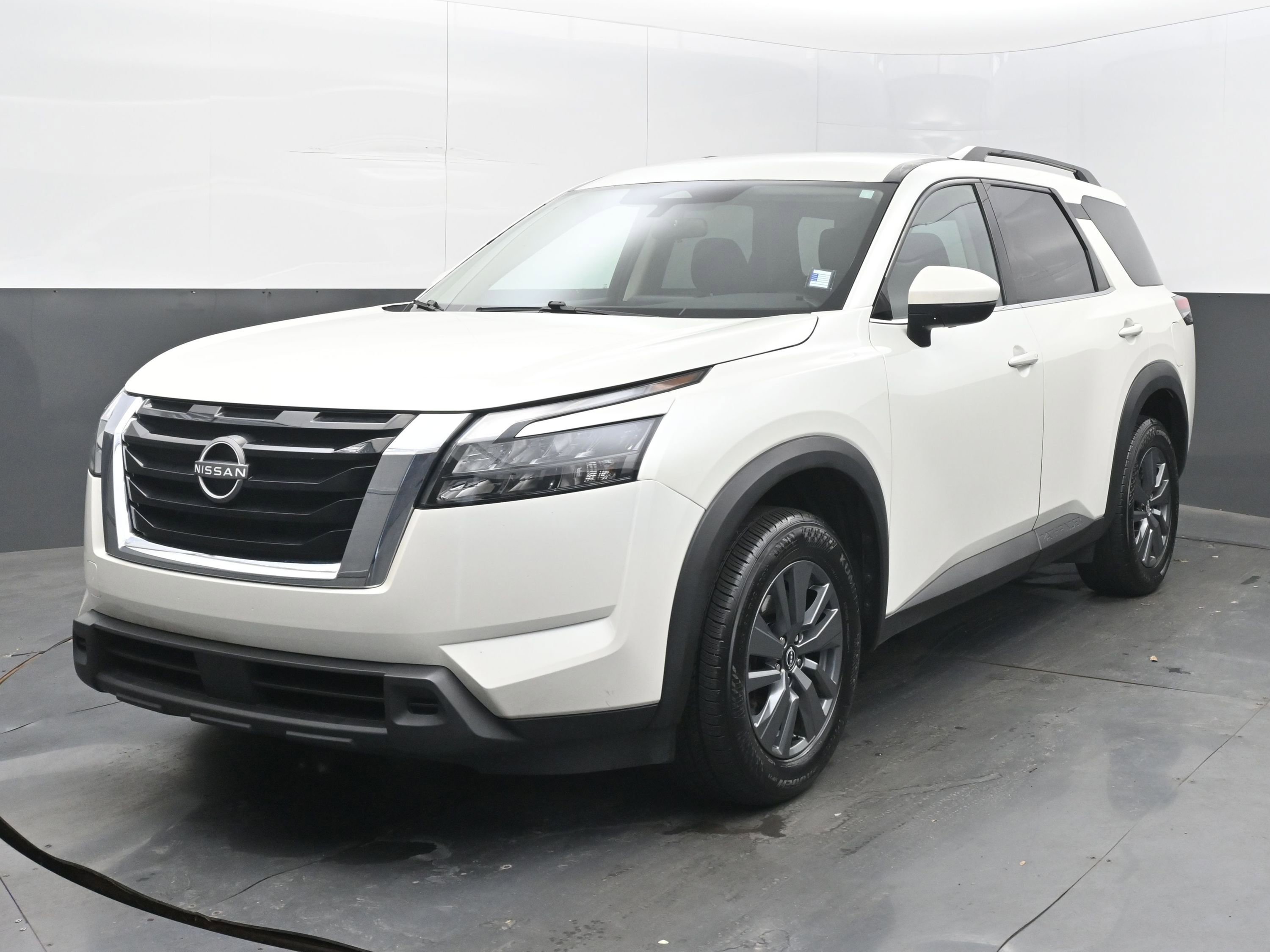 Used 2024 Nissan Pathfinder SV image 4