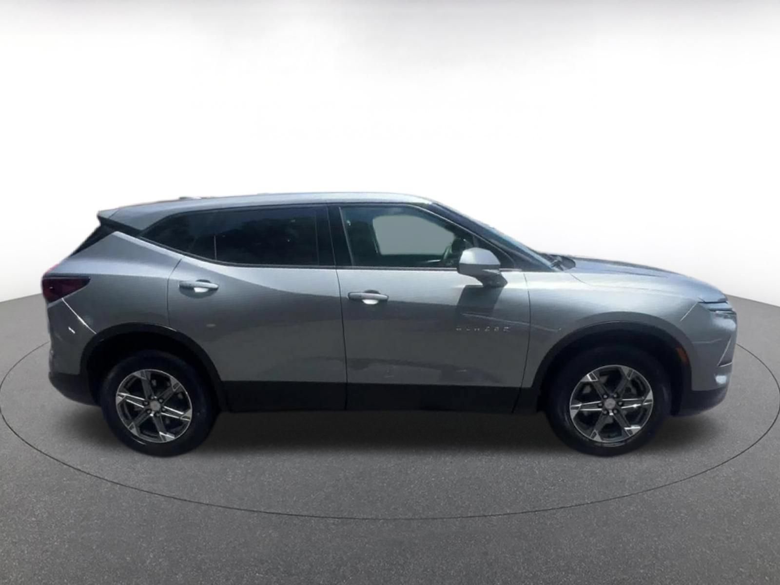 Used 2025 Chevrolet Blazer LT FWD image 16