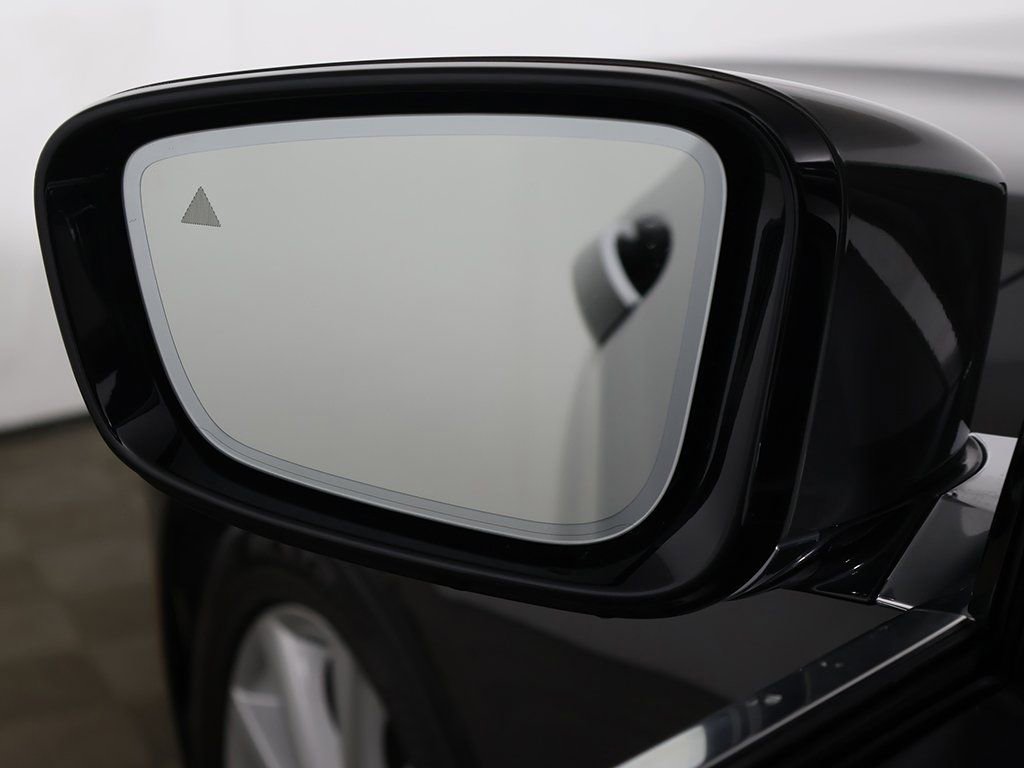 Used 2021 BMW 740i xDrive w/ Premium Package image 37