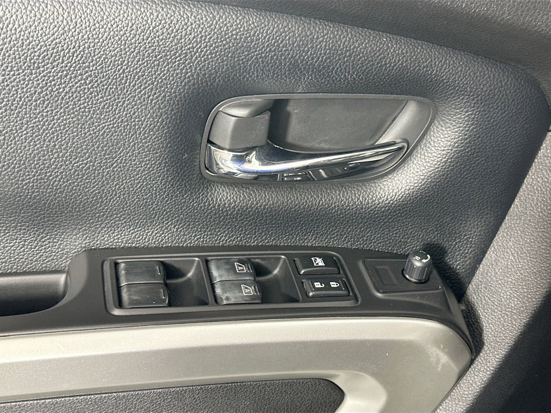 Used 2022 Nissan Titan SV w/ SV Convenience Package image 22