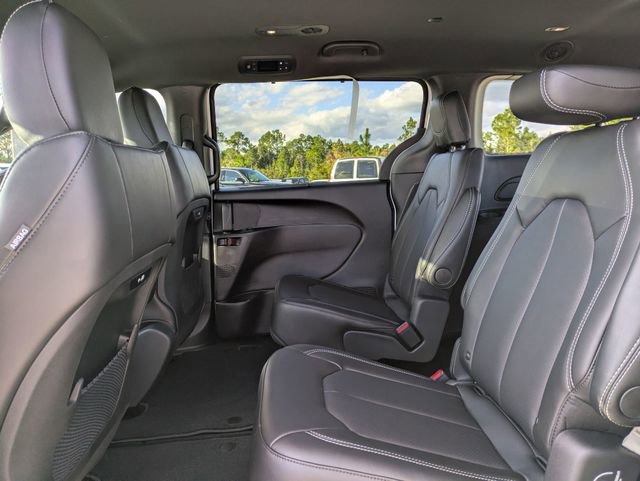 New 2026 Chrysler Pacifica Select image 23