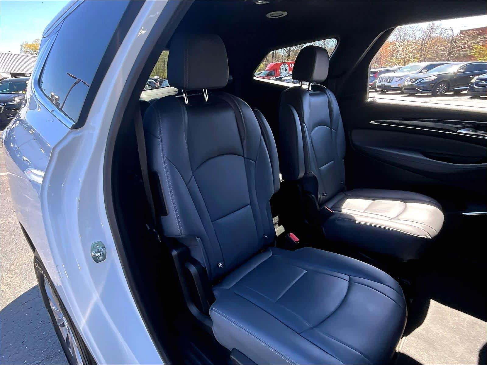 Used 2023 Buick Enclave Essence AWD/4WD image 15