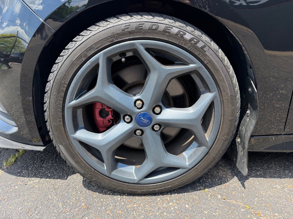 Used 2017 Ford Focus ST FWD image 4