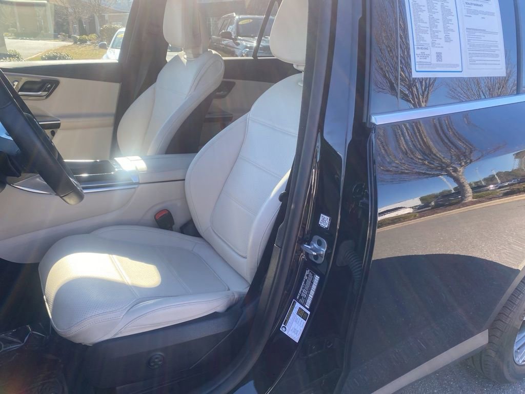 Used 2024 Mercedes-Benz GLC 300 4MATIC image 13