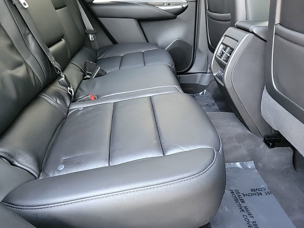 Used 2020 Cadillac XT4 Premium Luxury w/ Cold Weather Package image 17