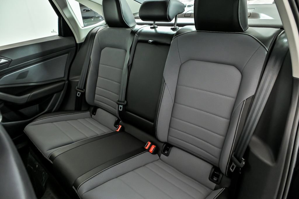 New 2026 Volkswagen Jetta SE FWD image 9